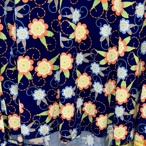 LuLaRoe Blue and Yellow Floral Short Sleeve Perfect T Top Women’s Size L NWT - Picture 4 of 11
